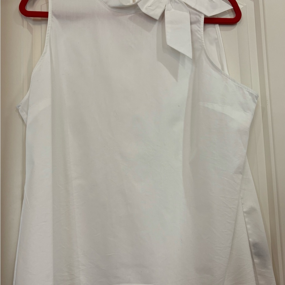 Chic White Sleeveless Blouse with Bow Accent